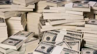 dollars_1161x653 | Pixs4u / Dreamstime.com